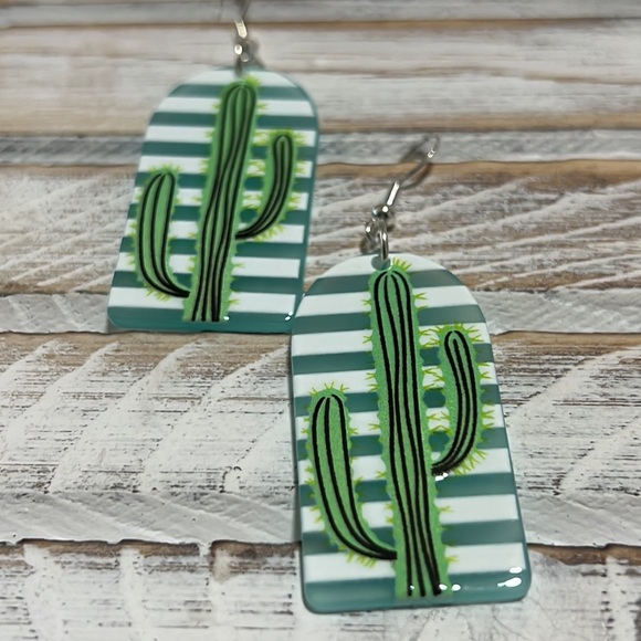 L5 - Cactus Earrings with 925 sterling hooks - Picture 2 of 2